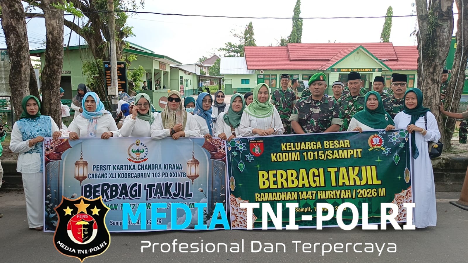 Aksi Sosial di Bulan Ramadhan Kodim 1015/Sampit Berbagi Takjil Kepada Masyarakat