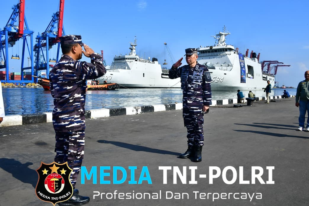TNI AL Berangkatkan Pemudik Lintas Pulau Rute Jakarta-Bangka Belitung Gunakan KRI Semarang-594