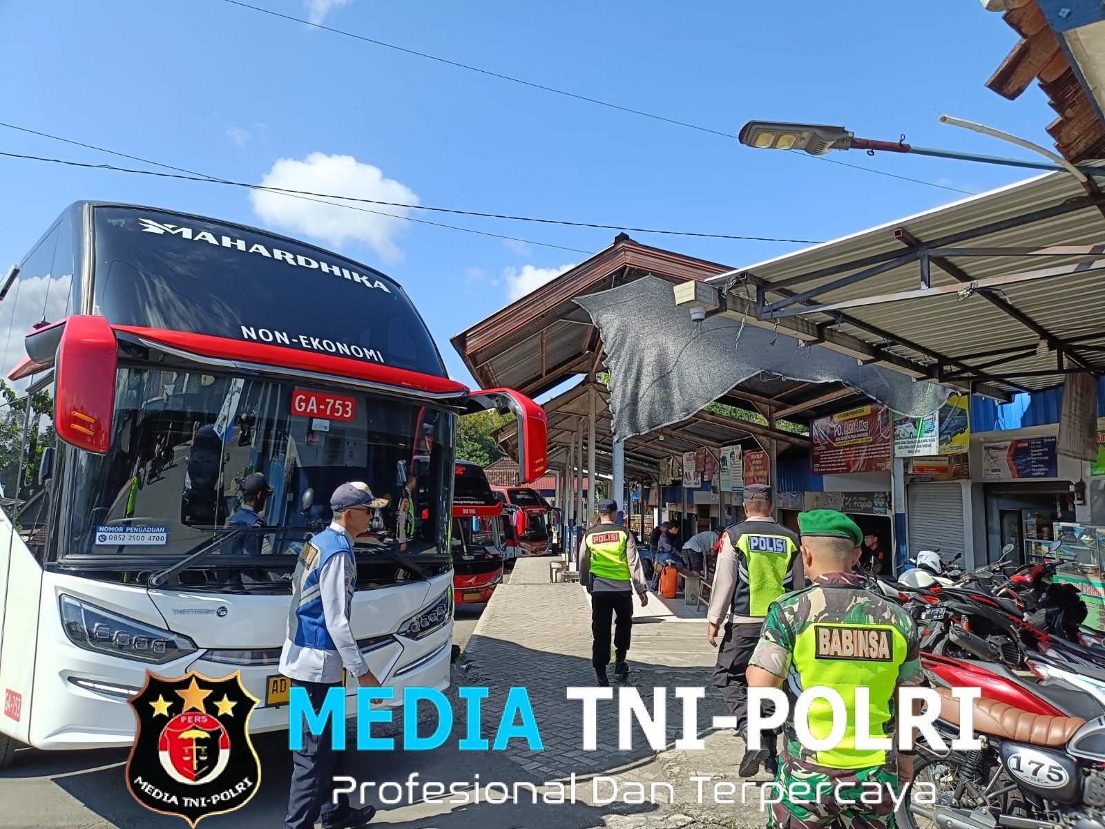 Sinergi TNI–Polri Di Purwantoro Ciptakan Rasa Aman Bagi Pemudik