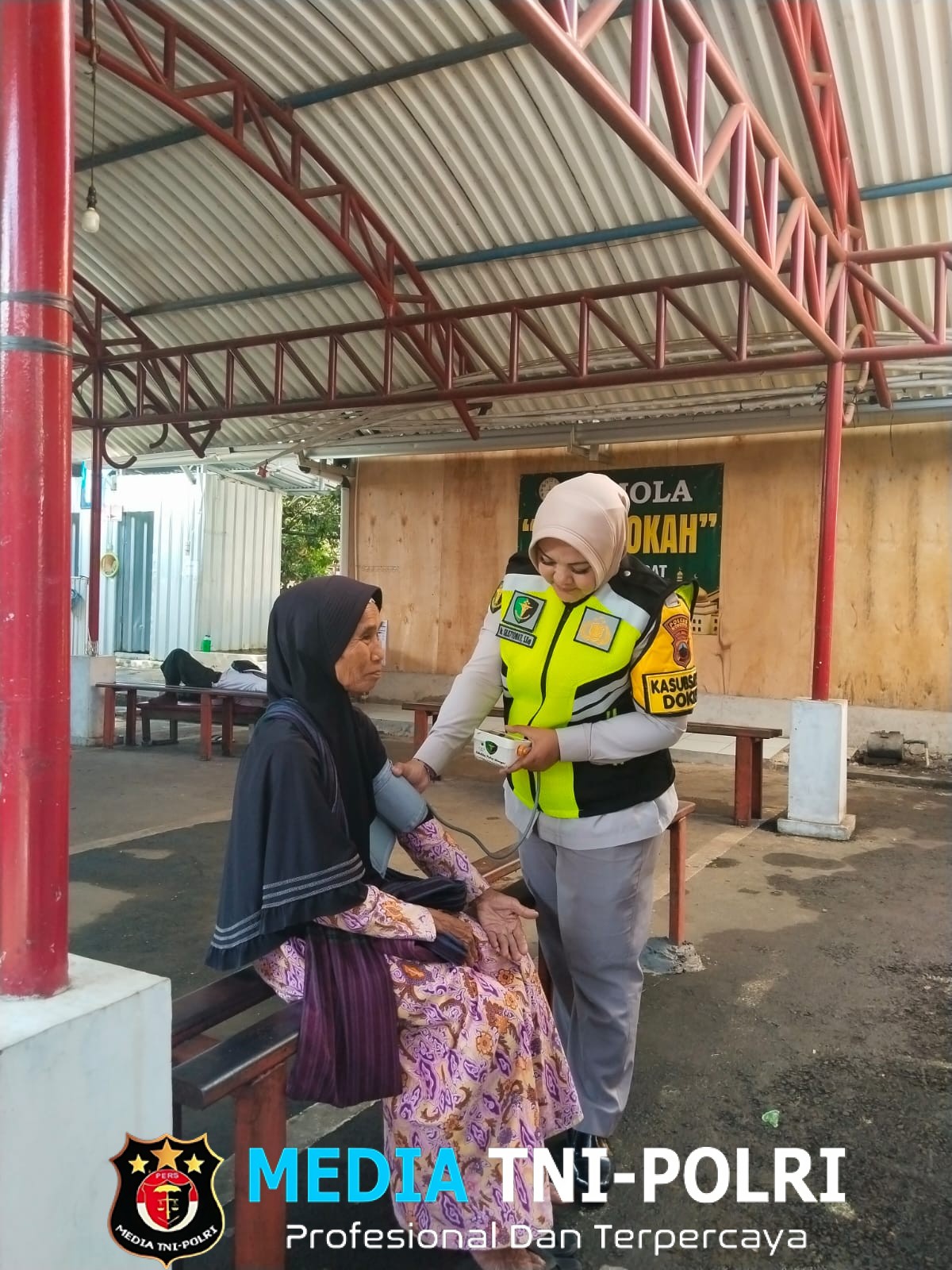 Polres Wonogiri Gelar Bakti Kesehatan Gratis di Pasar Kota, Pedagang UMKM Dapat Pemeriksaan dan Vitamin