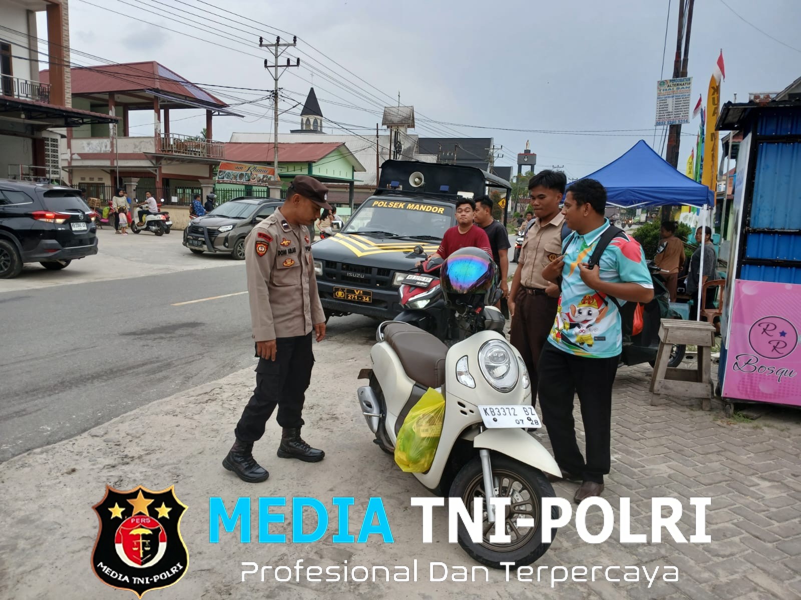 Wujud Polisi Sahabat Masyarakat, Patroli Siang Diselingi Dialog Hangat dengan Warga