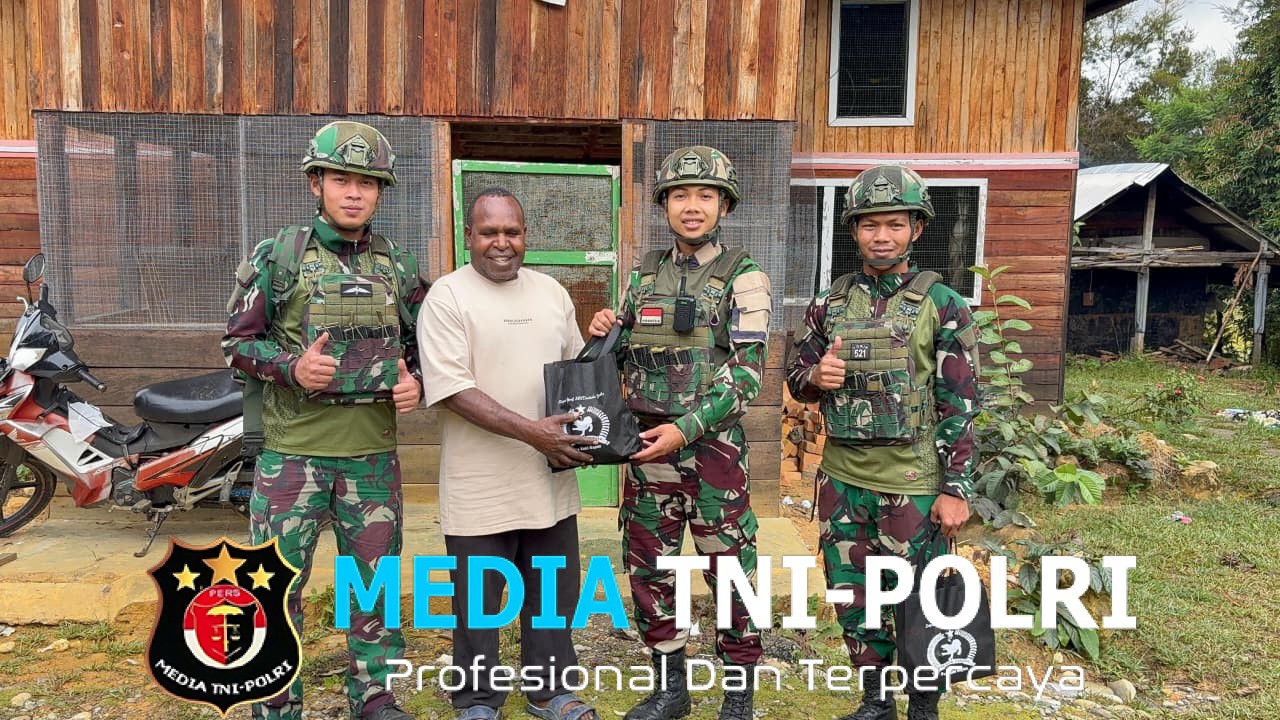 Kesadaran Perhatian dan Kebersamaan, Satgas Yonif 521/DY Anjangsana dan Berbagi Sembako kepada Warga Napua