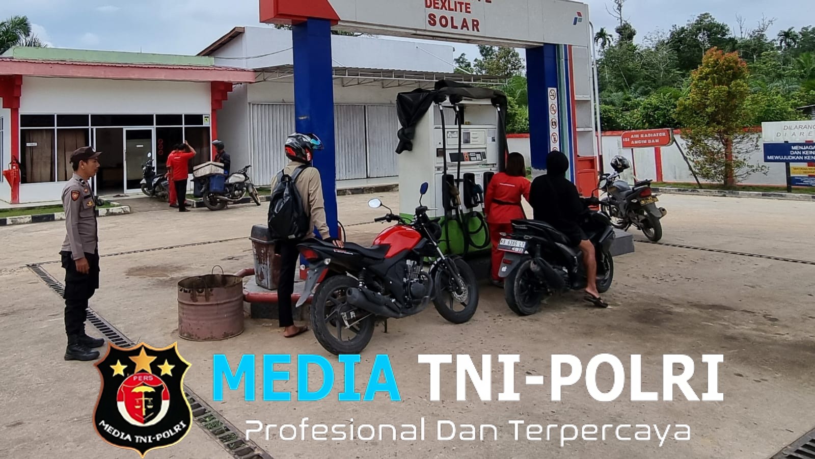 Personel Polsek Menjalin Laksanakan Patroli dan Sambang di SPBU Sepahat untuk Antisipasi Penyalahgunaan BBM