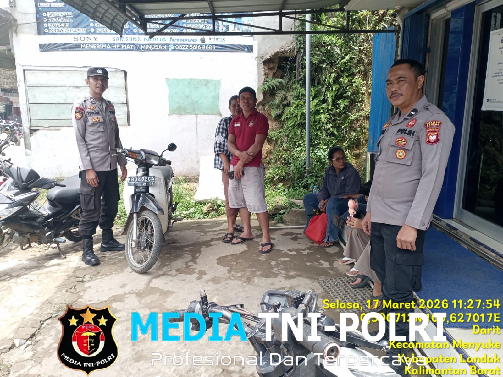 Patroli Rutin Siang Hari Samapta Polsek Menyuke Berikan Imbauan Kepada Warga