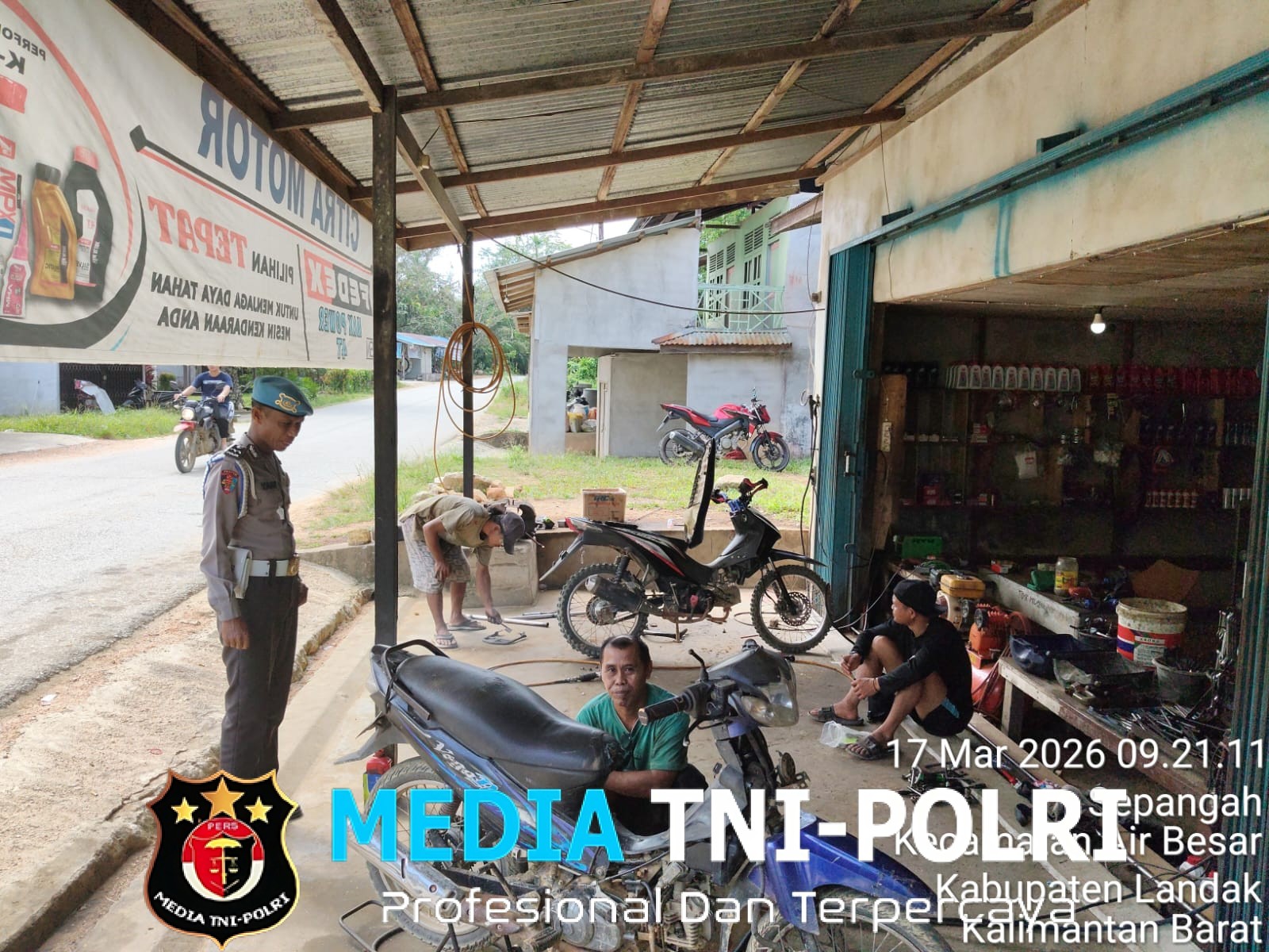 Suasana Bengkel Berubah Saat Polisi Datang, Ini Pesan Pentingnya!