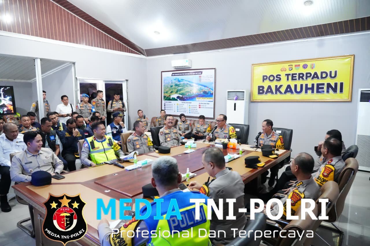 Wakapolri Tinjau Udara Arus Mudik, Pastikan Penyeberangan Merak–Bakauheni Terkendali