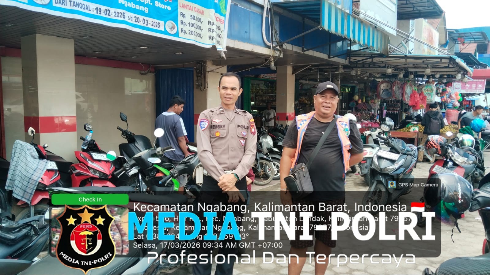 Polsek Ngabang Tingkatkan Patroli Jalan Kaki Diseputaran Pasar Ngabang Dan Terminal Dara Itam Cegah 3C dan Premanisme
