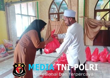 55 Mustahik Terima Zakat Fitrah Dari DKM Masjid Al Muqorrobin