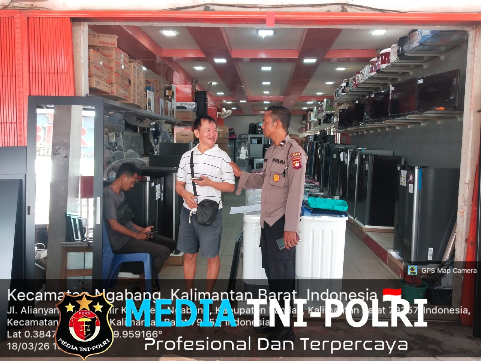 Personil Polsek Ngabang Terus Ciptakan Situasi Kondusif Menjelang Hari Raya Idul Fitri 1447 H Lewat Patroli Sambang Dialogis