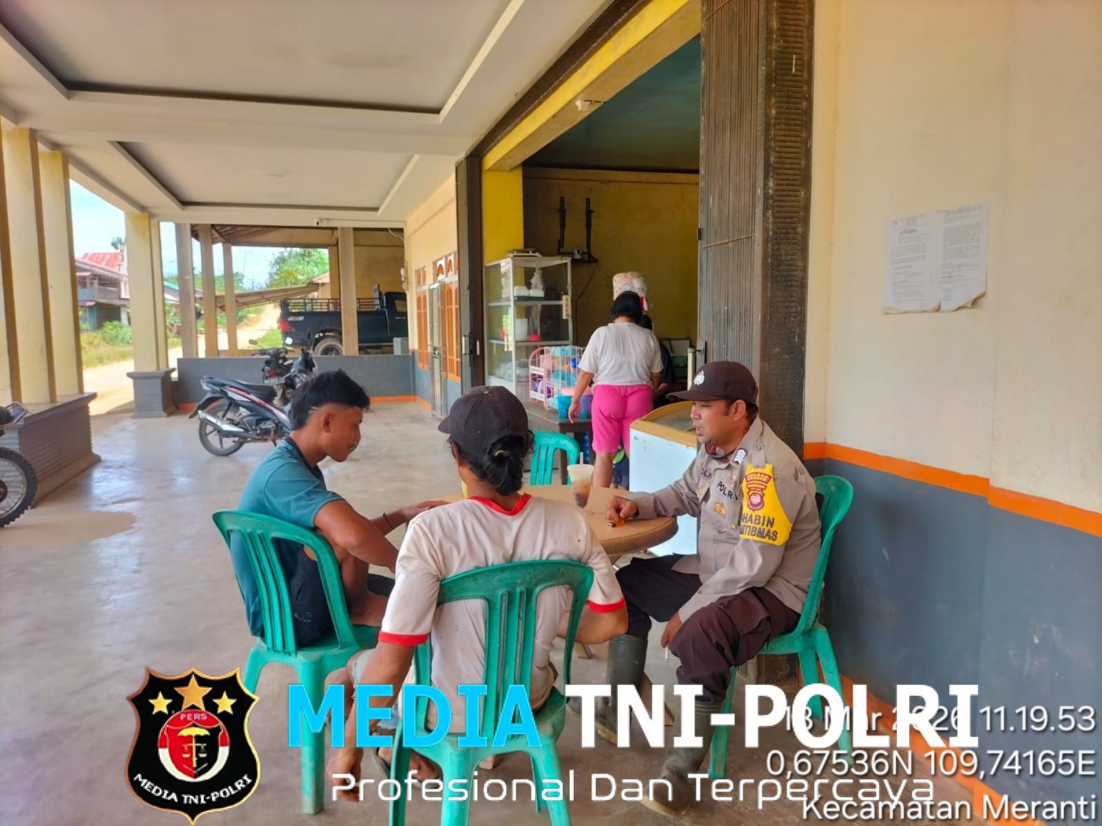 Bhabinkamtibmas Humanis, Sapa Warga dengan Hangat Sambil Sampaikan Pesan Kamtibmas