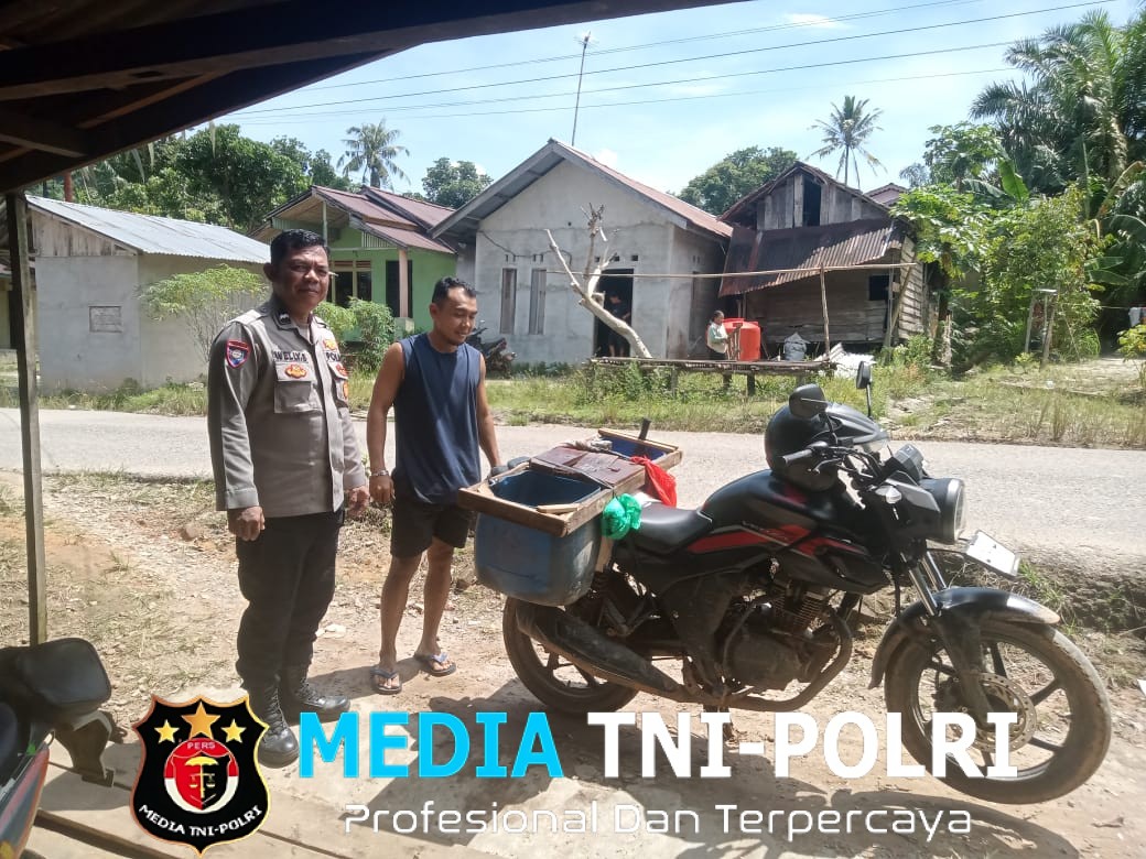 Polisi Humanis di Tengah Terik Siang, Sapa Warga Sambil Sampaikan Pesan Kamtibmas