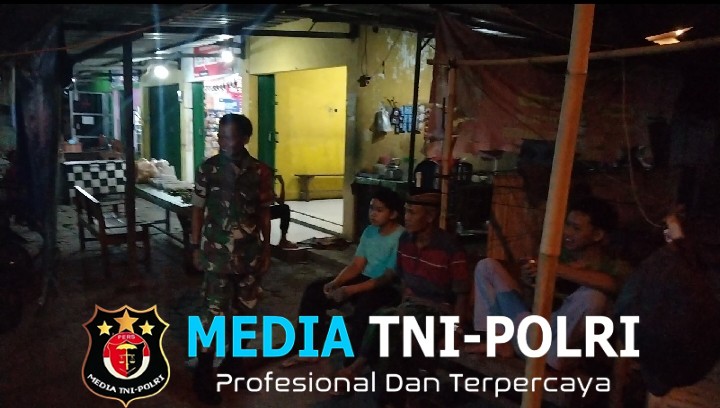 Patroli Humanis Babinsa Sawit, Perkuat Keamanan dan Kedekatan dengan Warga