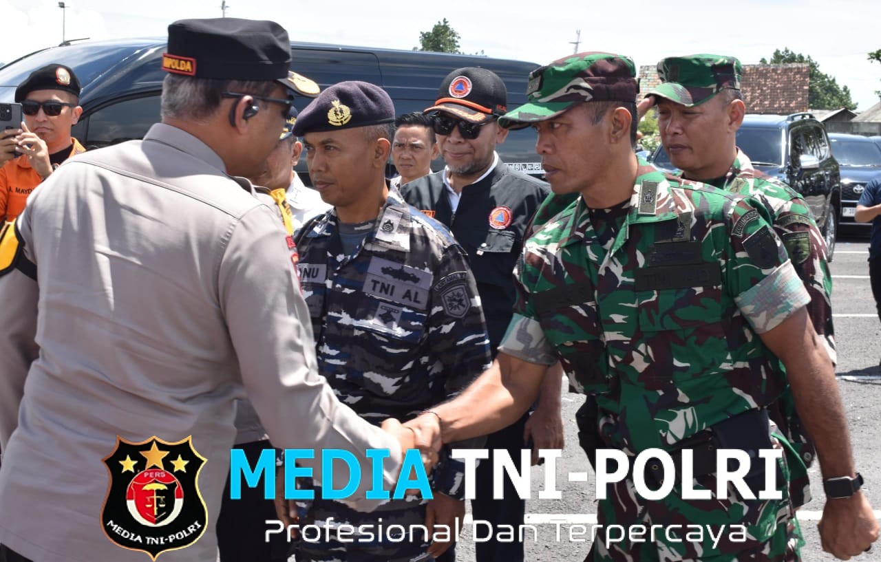 Pasiops Kodim 0825/Banyuwangi Dampingi Kapolda Jatim Pantau Arus Mudik, Pos Terpadu Ketapang Jadi Fokus Pengamanan