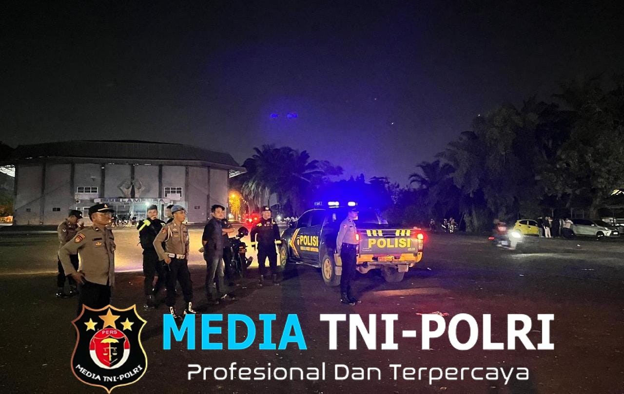 Respon Cepat Laporan Masyarakat Melalui Call Center 110, Polres Lampung Utara Bubarkan Aksi Perang Petasan di Stadion Sukung Kotabumi