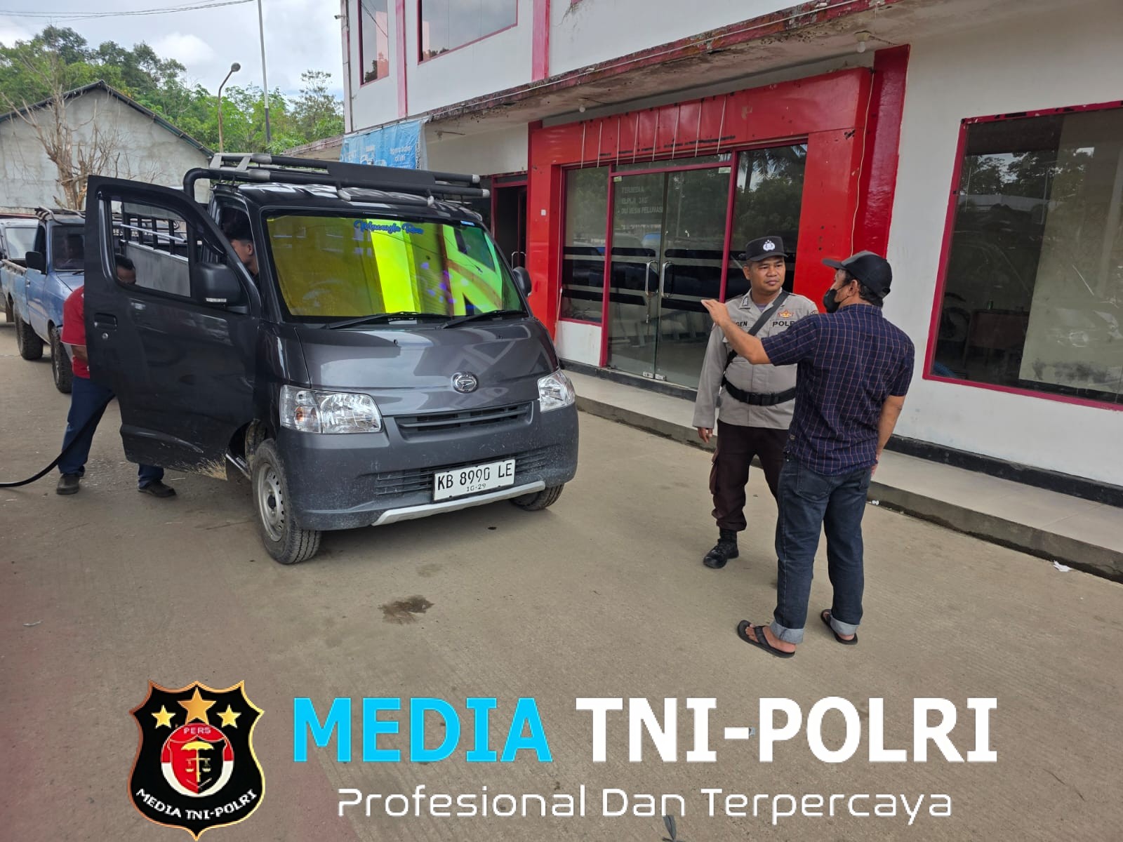 Pastikan Stok BBM Aman Jelang Idul Fitri, Personel Polsek Mempawah Hulu Sambangi SPBU Karangan