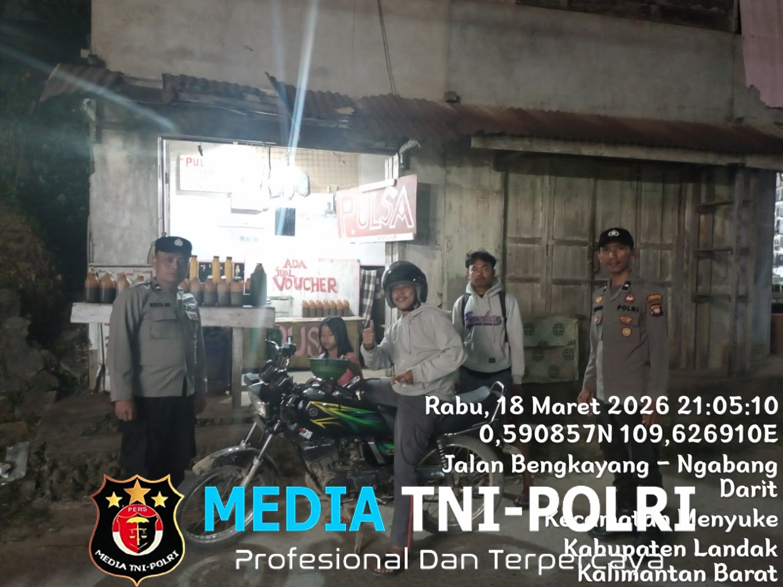 Samapta Polsek Menyuke Laksanakan Patroli Malam Hari Dan Ajak Warga Jaga Kamtibmas