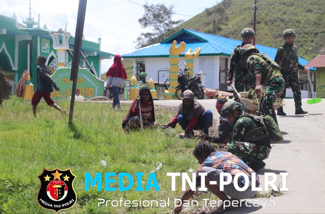 Karya Bakti Satgas Yonif 521/DY Bersama Masyarakat di Masjid Al Aqsa Sambut Idul Fitri 1447 H di Distrik Walesi