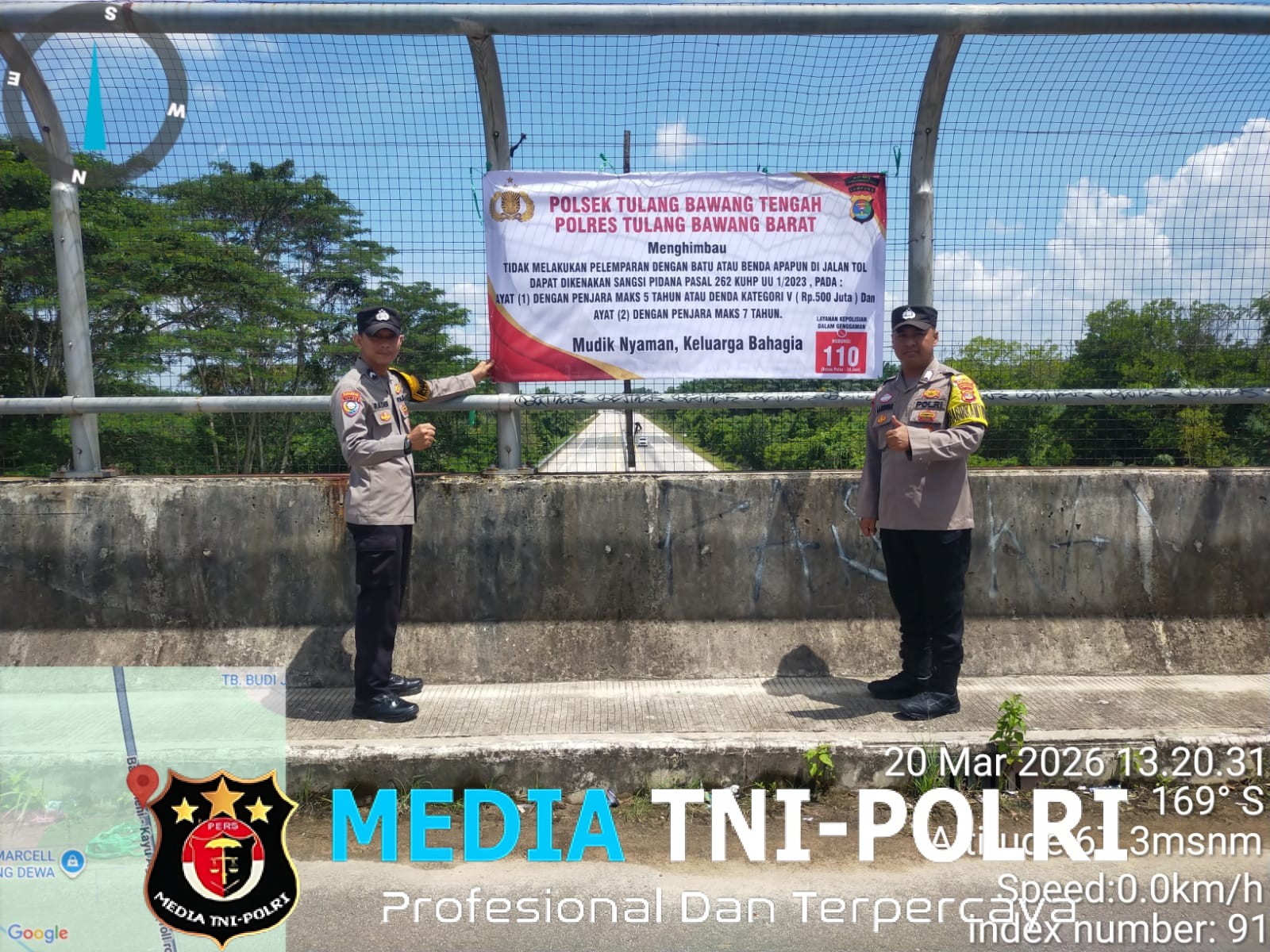 Cegah Pelemparan Batu di Tol Terpeka, Polsek Tulang Bawang Tengah Patroli di Over Pass dan Pasang Spanduk imbauan Larangan