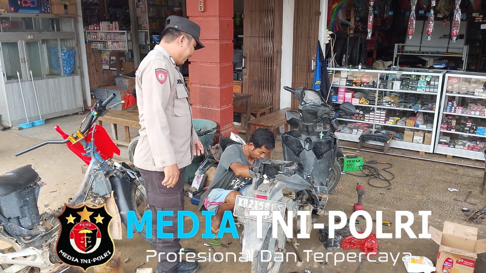 Patroli Kamtibmas Polsek Kuala Behe Tingkatkan Keamanan Jelang Hari Raya Idul Fitri