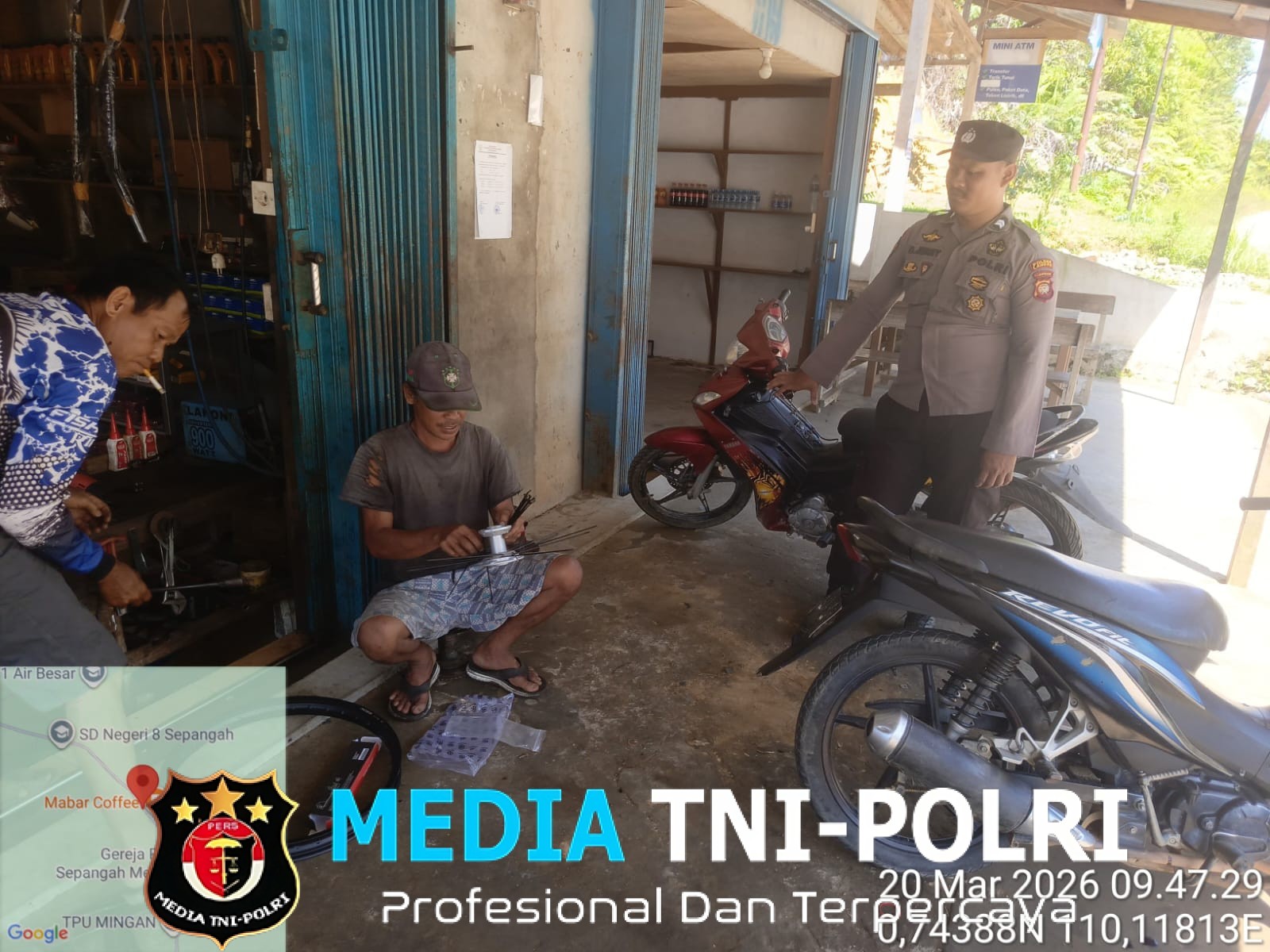 Aksi Humanis Polisi di Bengkel, Warga Dapat Pesan Kamtibmas Langsung!