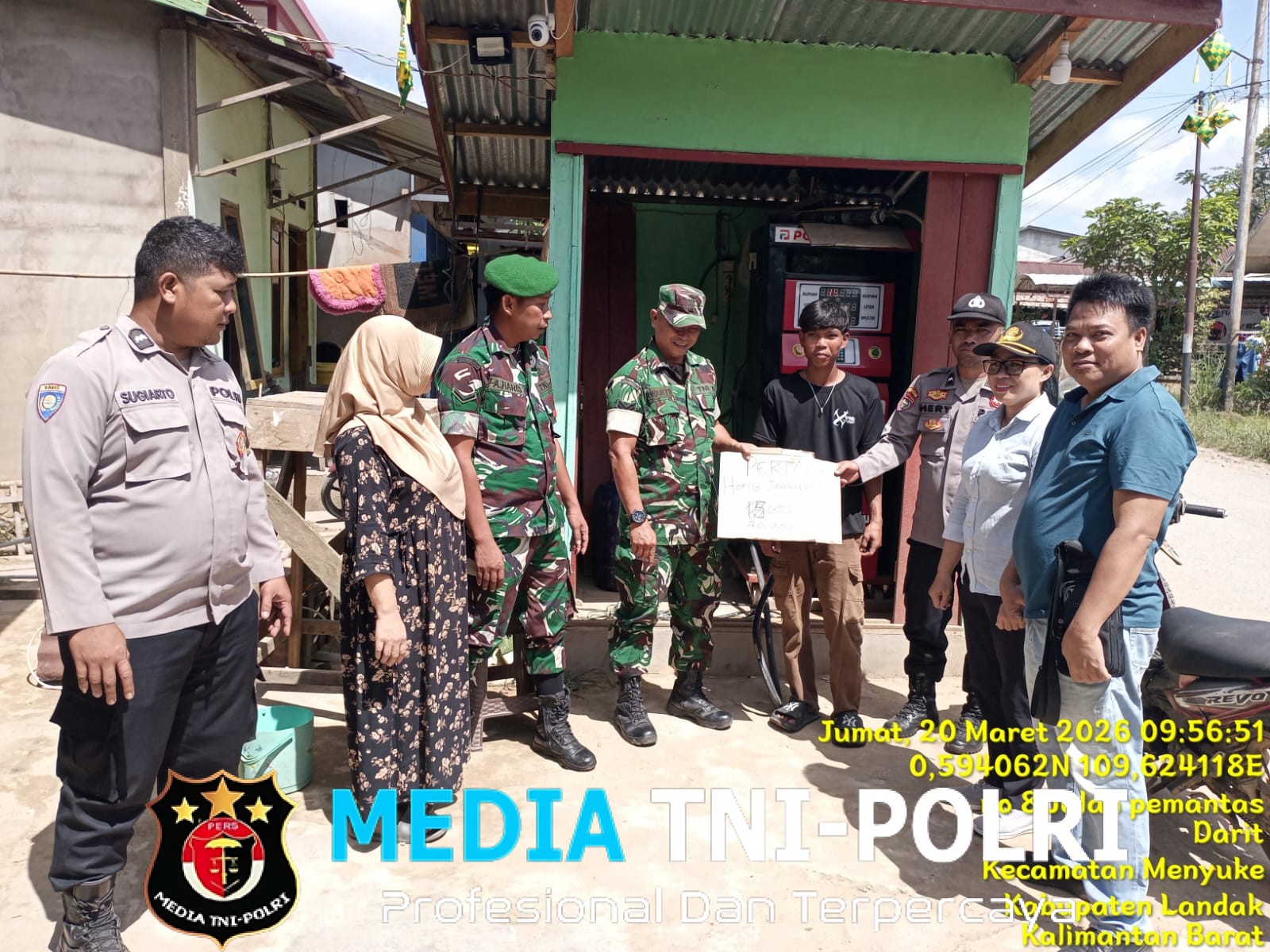 Sekcam Menyuke Pimpin Kegiatan Patroli Dialogis di SPBU Menyuke