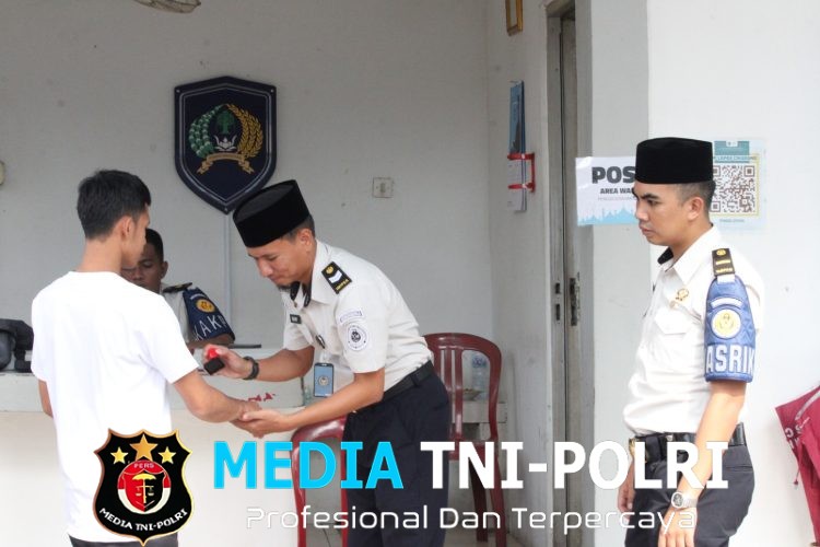 Ratusan Keluarga Padati Lapas di Hari Pertama Lebaran