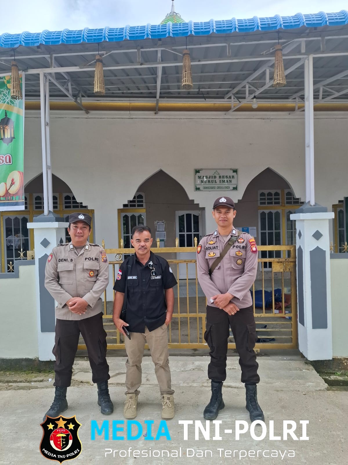 Pengamanan Sholat Idul Fitri 1447 H oleh Personel Polsek Kuala Behe di Masjid Nurul Iman Kuala Behe Berlangsung Aman dan Kondusif