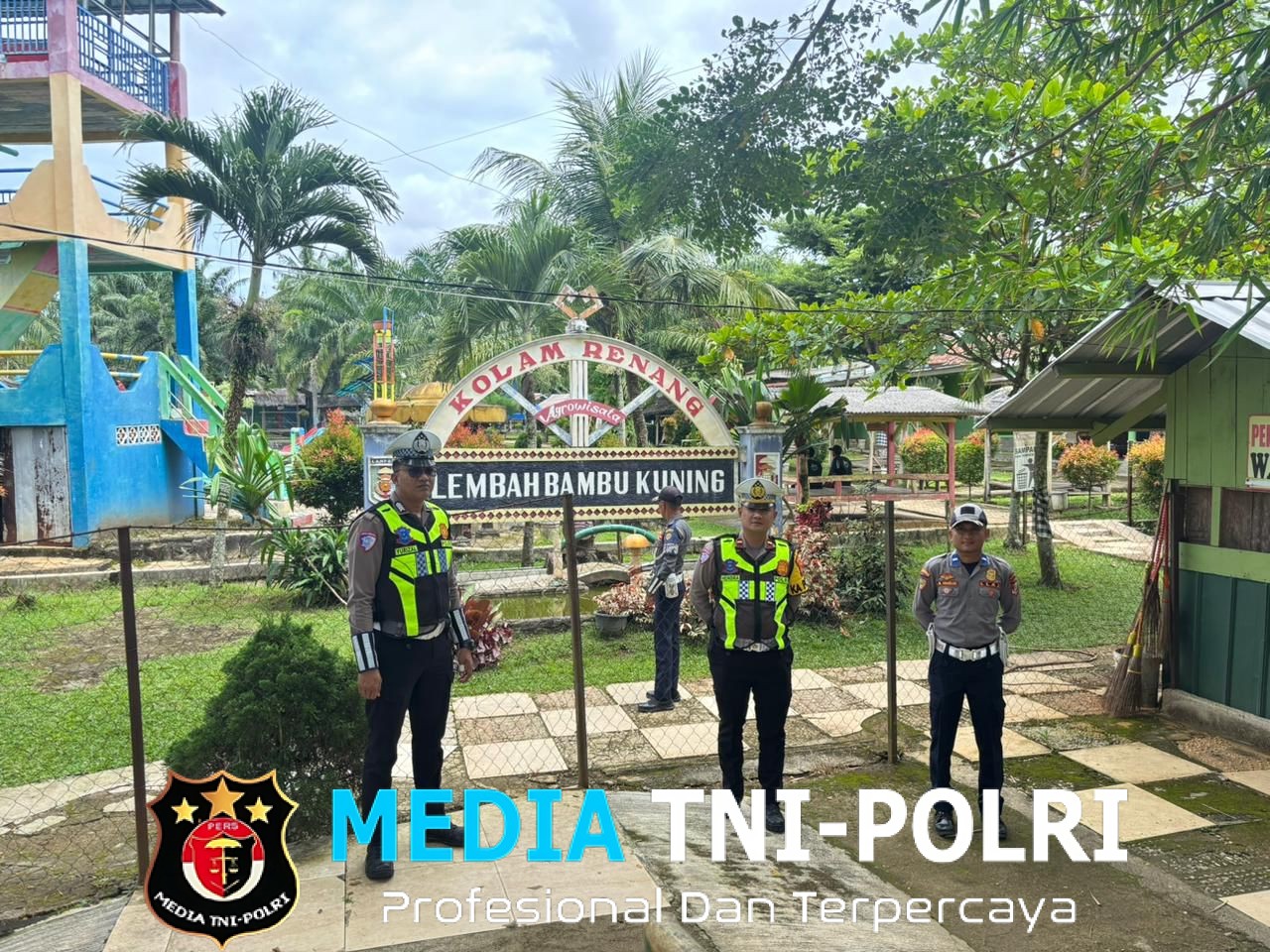 Patroli Wisata, Personel Posyan Ops Ketupat Krakatau 2026 Kelapa Tujuh Pastikan Kamtibmas Tetap Kondusif