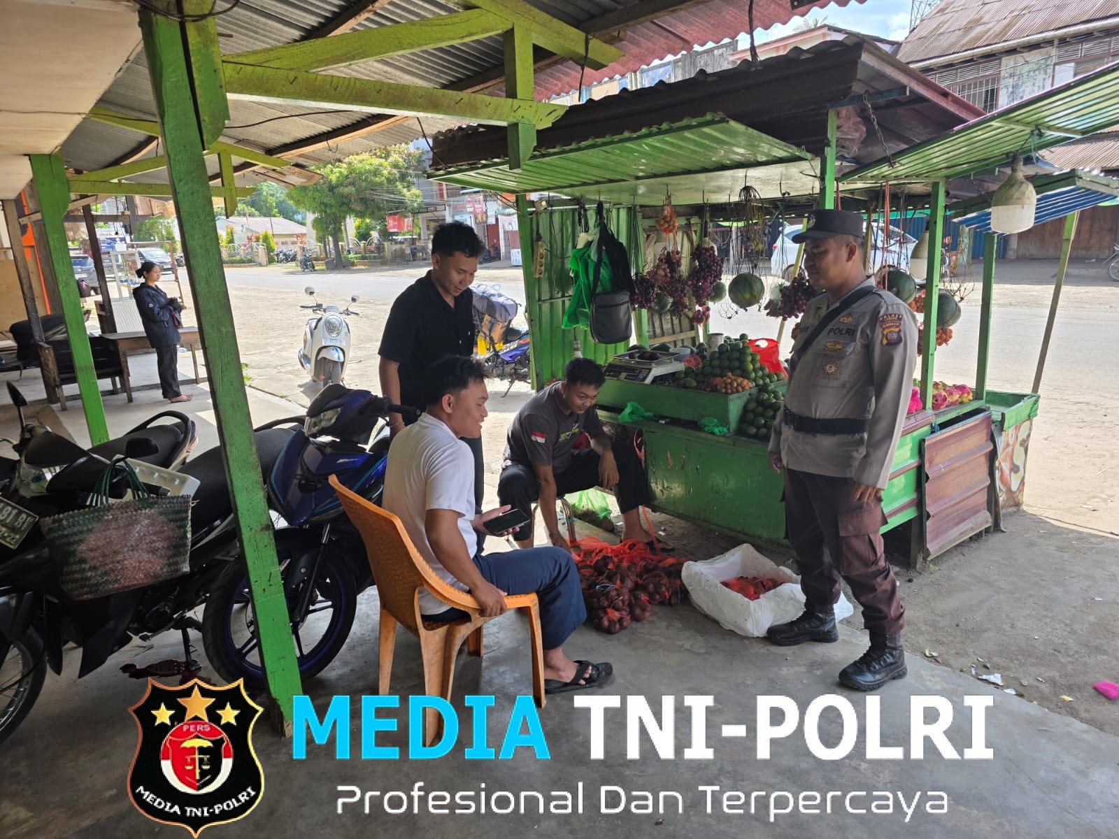 Jaga Kamtibmas Tetap Kondusif, Personel Polsek Mempawah Hulu Sambangi Warga