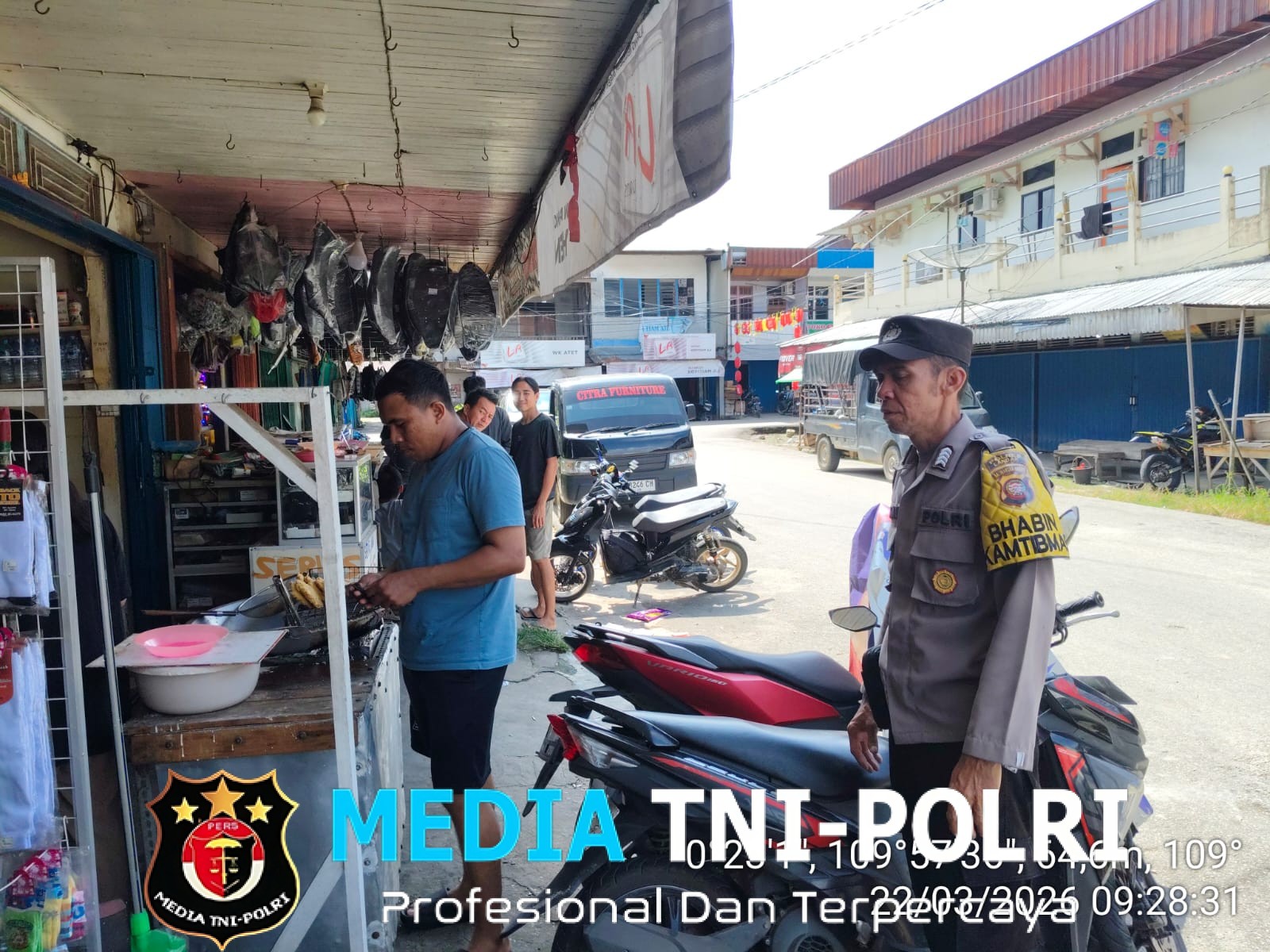 Personil Polsek Ngabang Ciptakan Situasi Kondusif Selepas Hari Raya Idul Fitri 1447 H