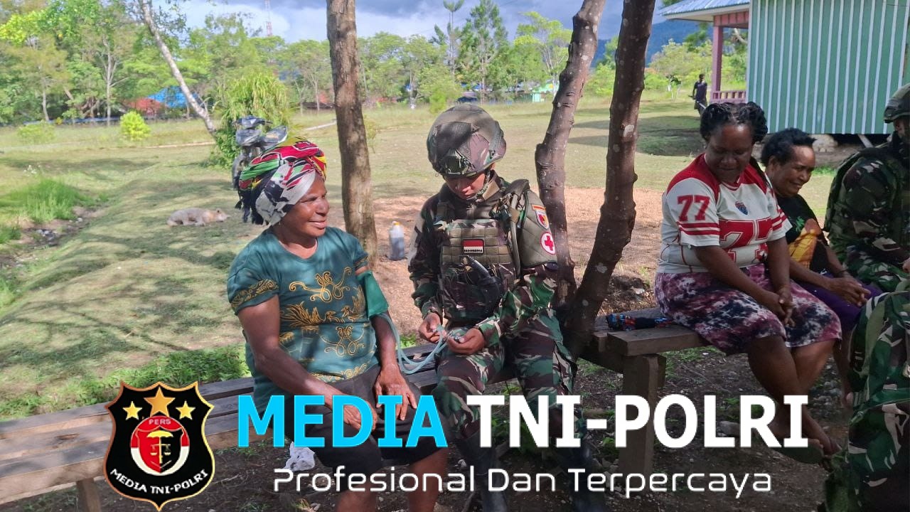 Pererat Kemanunggalan TNI-Rakyat, Satgas Yonif 521/DY Berikan Pelayanan Gratis di Distrik Kobakma