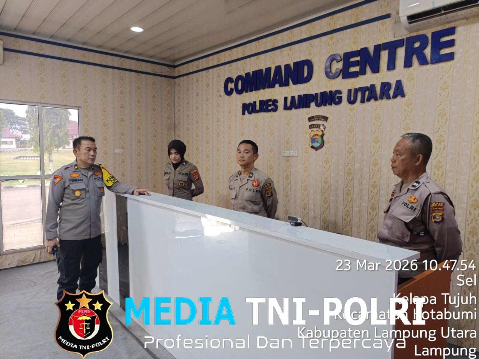 Personel Call Center 110 Polres Lampung Utara All Out Layani Masyarakat di Hari Ketiga Idul Fitri 1447 H