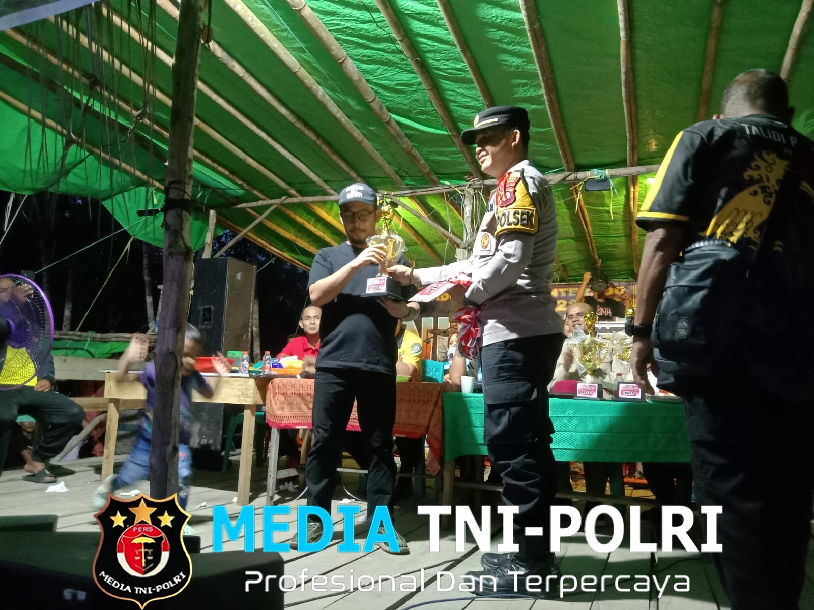 Semarak Penutupan Turnamen Sepak Bola Tahun Baru Cup 2025 di Mandor Berlangsung Meriah dan Aman