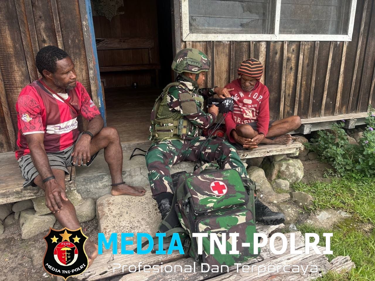 Semangat Binter TNI, Satgas Yonif 521/DY Berikan Pelayanan Gratis kepada Masyarakat Distrik Apalapsili