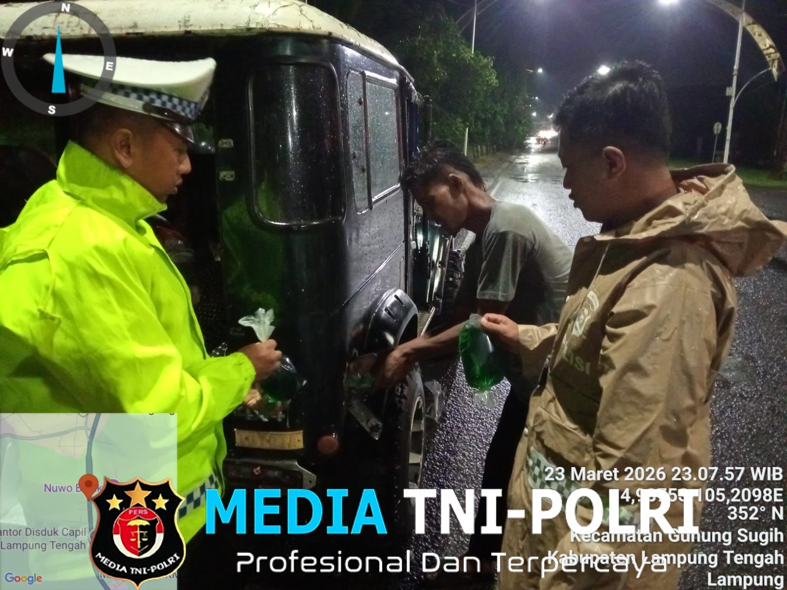 Ops Ketupat Krakatau 2026, Polisi Sigap Bantu Pengemudi Kehabisan Bahan Bakar