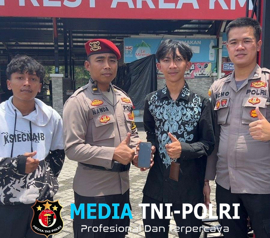 Respons Cepat dan Koordinasi Humanis, Polisi Berhasil Kembalikan Ponsel Pemudik