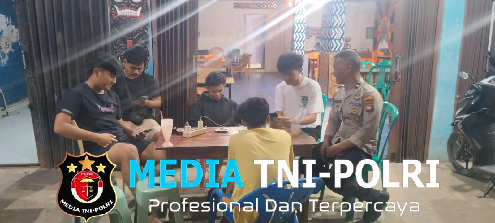 Ngobrol Santai di Malam Hari, Cara Humanis Polisi Jaga Kamtibmas