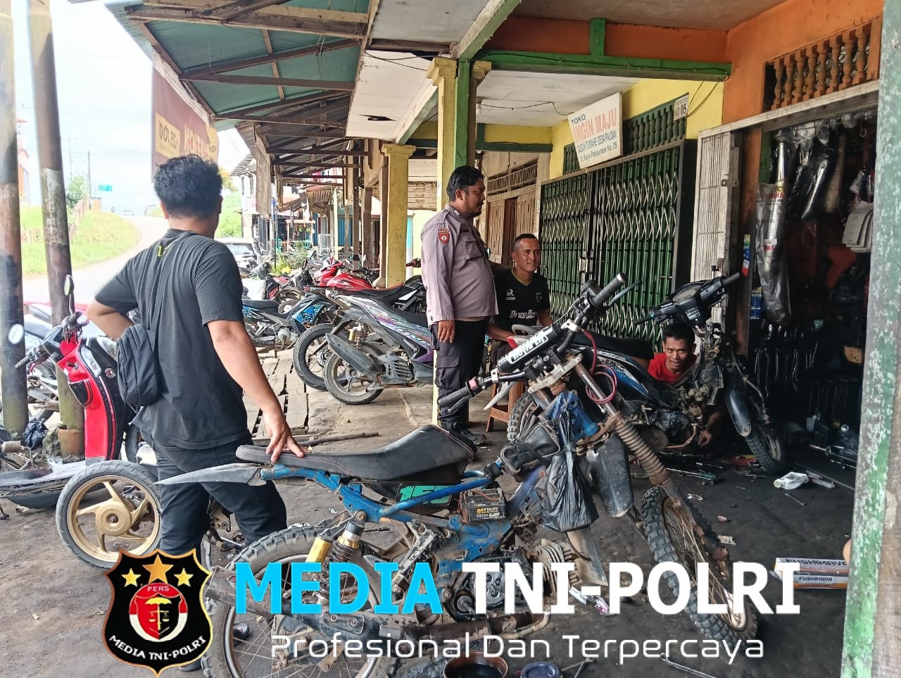 Polisi Sambangi Bengkel Saat Patroli Siang, Beri Imbauan Kamtibmas