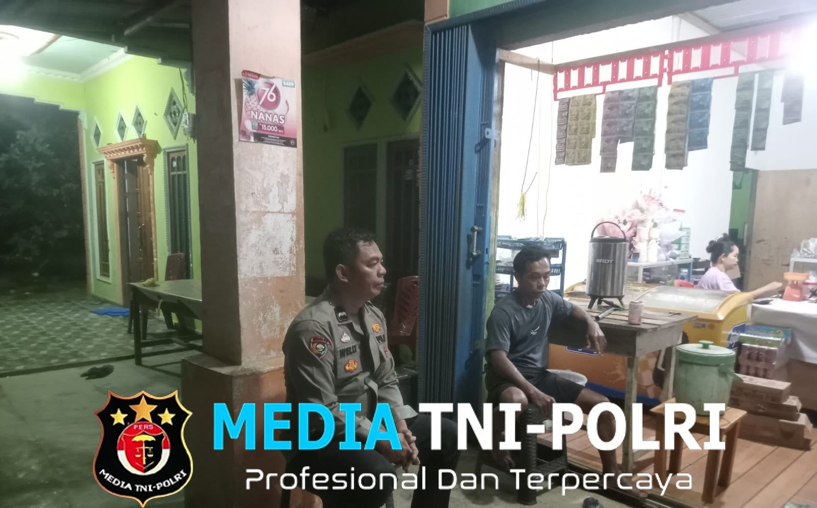 Ngobrol Santai di Warung, Polisi Sisipkan Imbauan Kewaspadaan