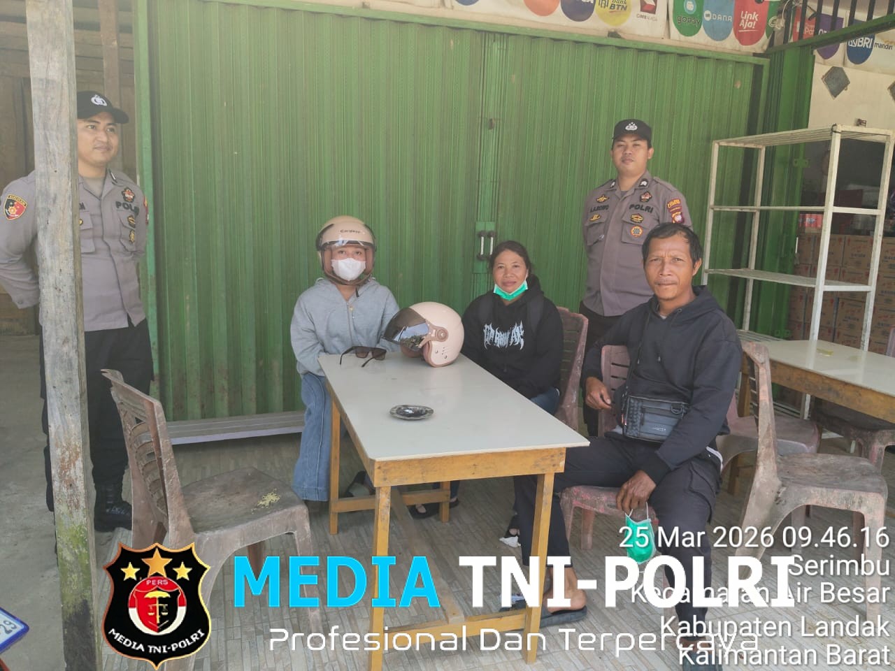 Sentuhan Humanis Polisi Sambangi Pemudik, Pastikan Perjalanan Aman