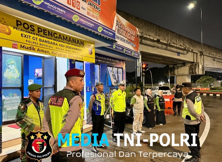Aksi Sigap Babinsa di Exit Tol Adi Soemarmo, Arus Balik Lebaran Aman dan Pemudik Terbantu