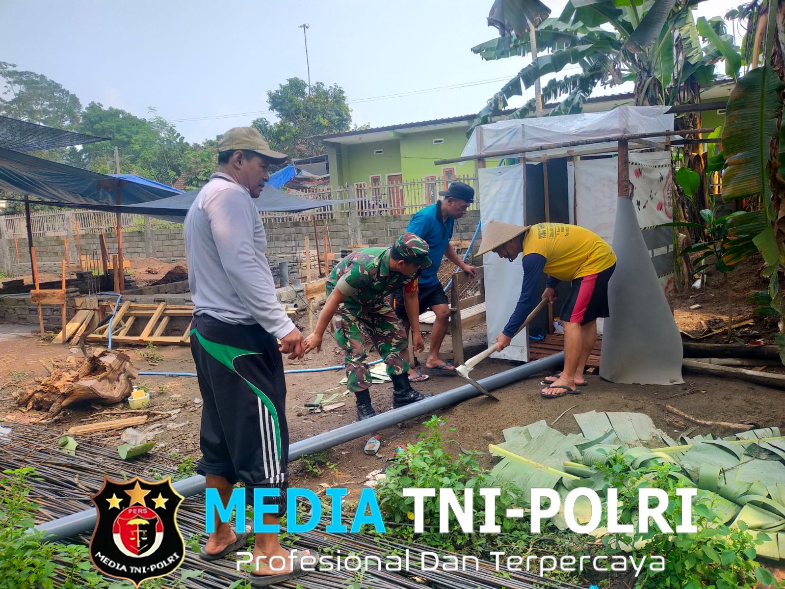 Babinsa Kelurahan Turi Aktif Renovasi MCK Warga, Tingkatkan Sanitasi Dan Kualitas Hidup