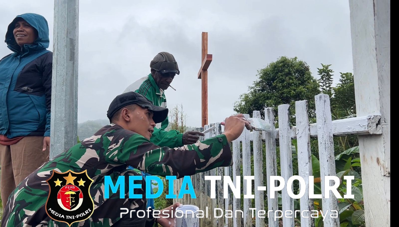 Satgas Swasembada Yonif 751/VJS Sambut Paskah dengan Hias Gereja di Sekitar Pos Kotis Oksibil Sederhana, Namun Penuh Makna