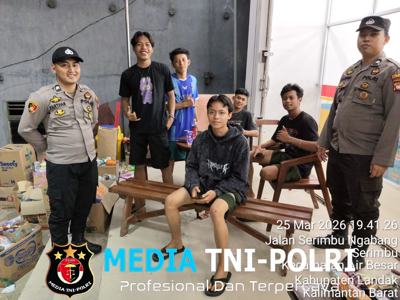 Malam Penuh Keakraban, Polisi Temui Warga dan Sampaikan Himbauan Kamtibmas