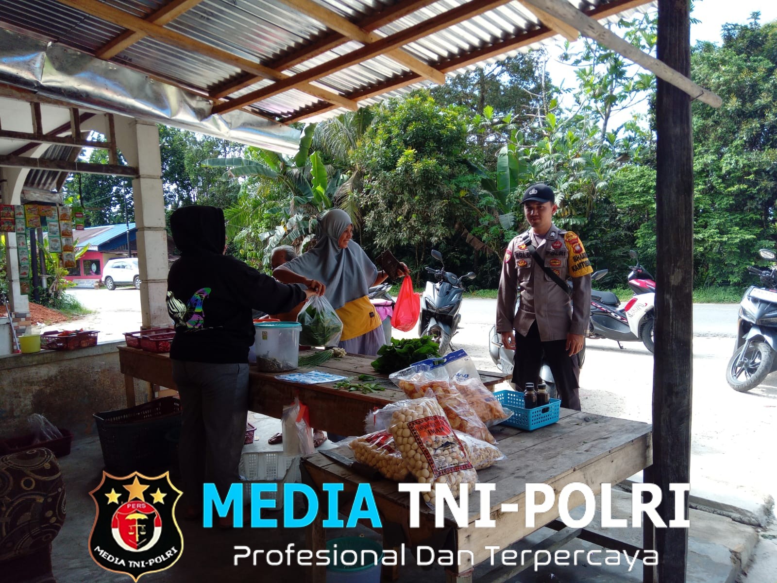 Jalin Kedekatan, Bhabinkamtibmas Turun Langsung Sapa dan Himbau Warga