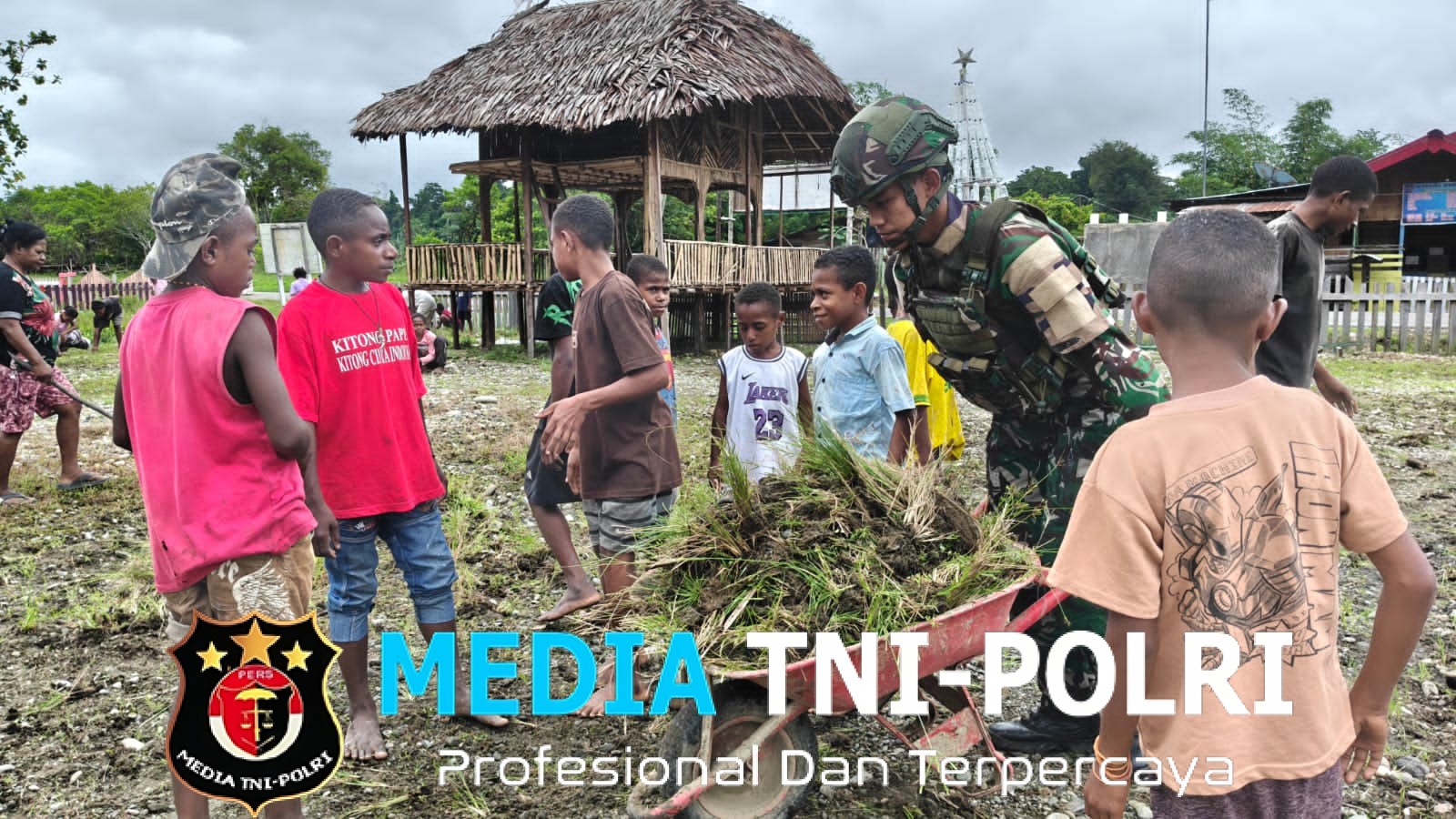 Sambut Paskah, Satgas Yonif 521/DY Laksanakan Karya Bakti di Gereja GKI Tigris Muaranawa