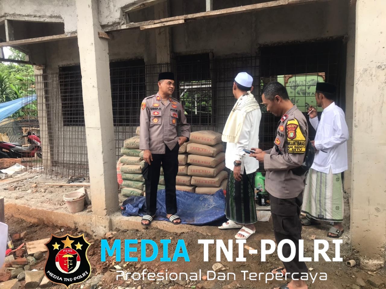 Bangun Kedekatan dengan Masyarakat, Kapolsek Setu Gelar Safari Jumat Penuh Kepedulian