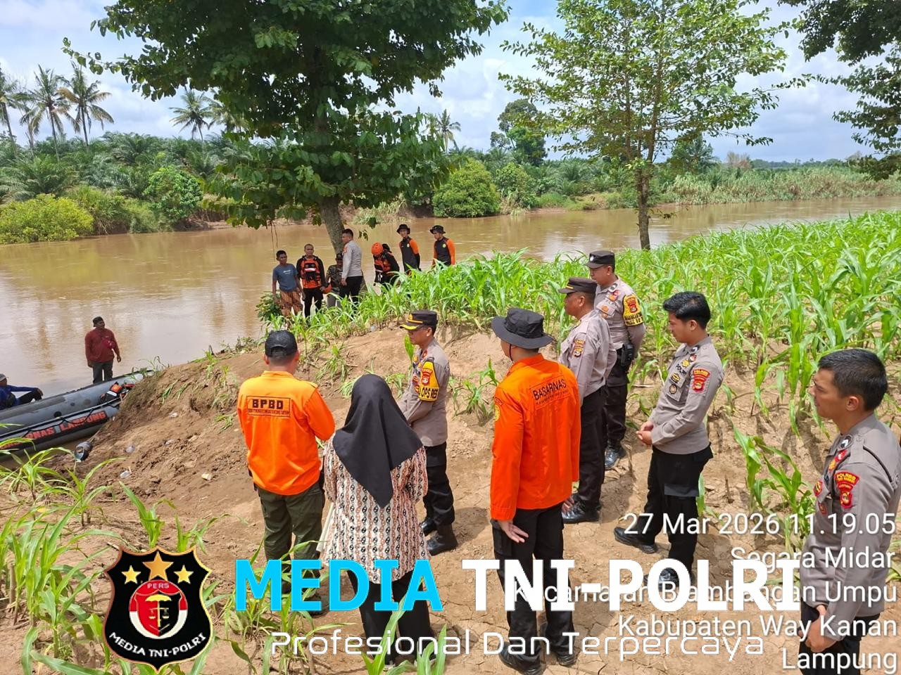Diduga 2 Orang Hanyut Terbawa Arus Sungai Way Umpu, Polisi dan BPBD Way Kanan Masih Melakukan Pencarian