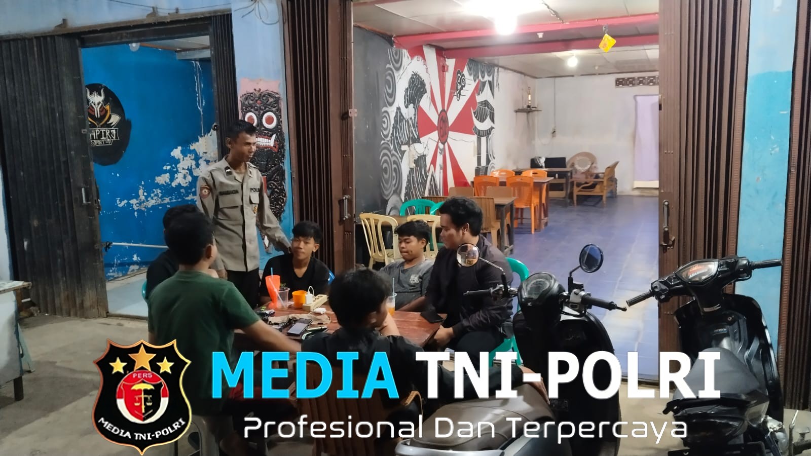 Ngobrol Santai Ditemani Es, Cara Humanis Polisi Jaga Kamtibmas