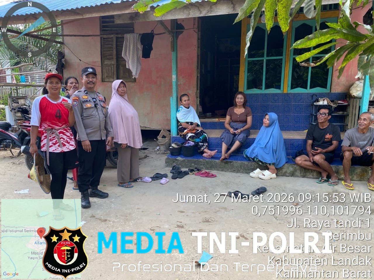 Momen Hangat di Teras Rumah Polisi bersama ibu ibu Santai Bersama serta Berikan Himbauan
